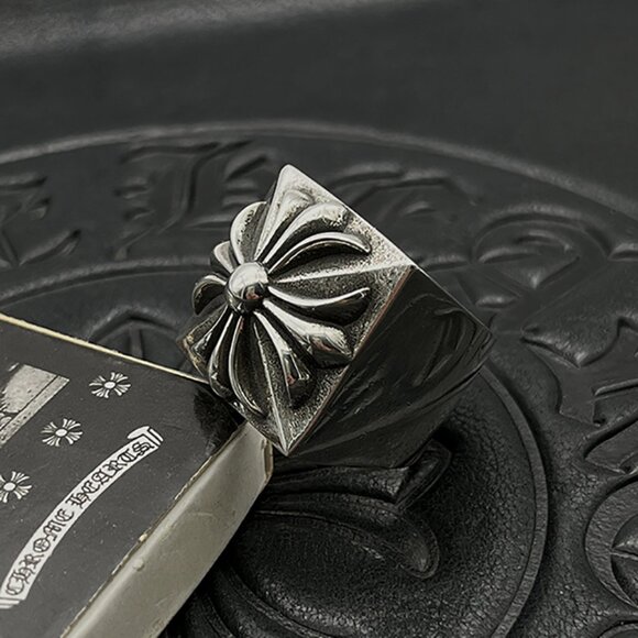 Chrome Hearts Three-Dimensional Cross Flower Wide Ring - Picture 9 of 9